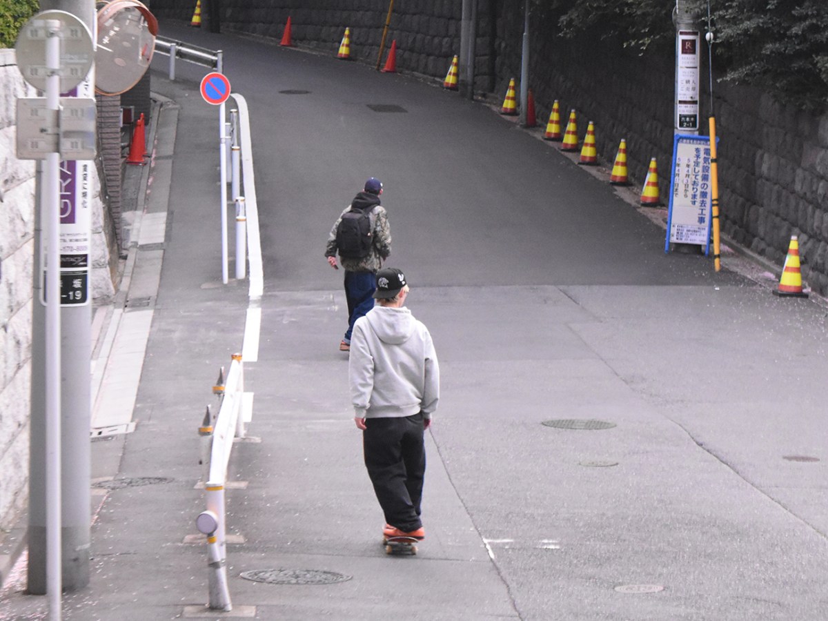Buggye | 乾杯でつながるストリートの仲間 Friends Over a Street&nbsp;Toast
