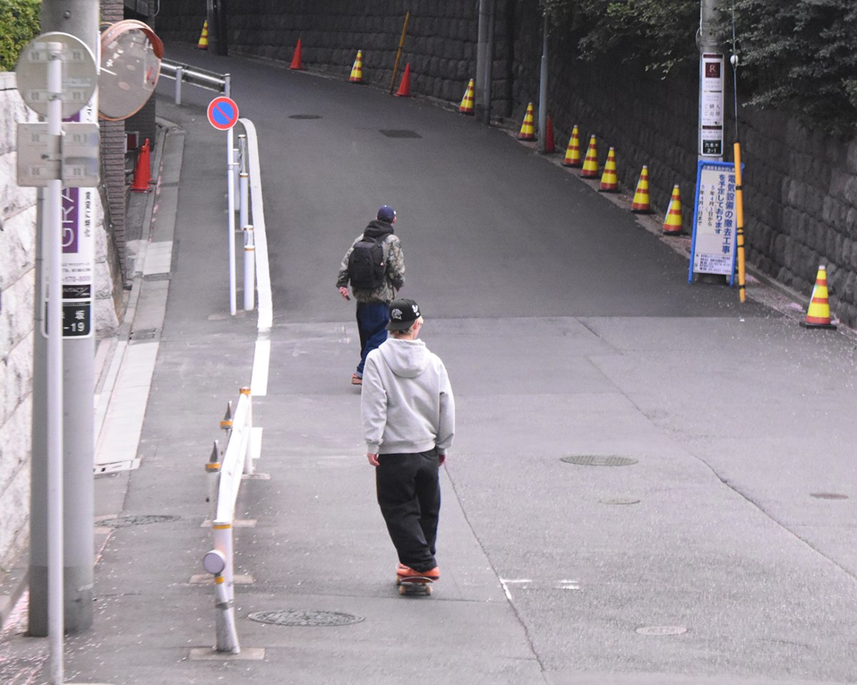 Buggye | 乾杯でつながるストリートの仲間 Friends Over a Street&nbsp;Toast